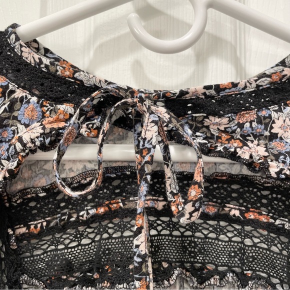 American Eagle Outfitters Floral Cropped Shirt - Picture 9 of 16